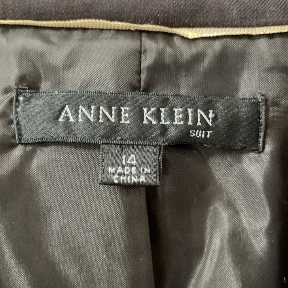Blazer - Picture 6 of 6